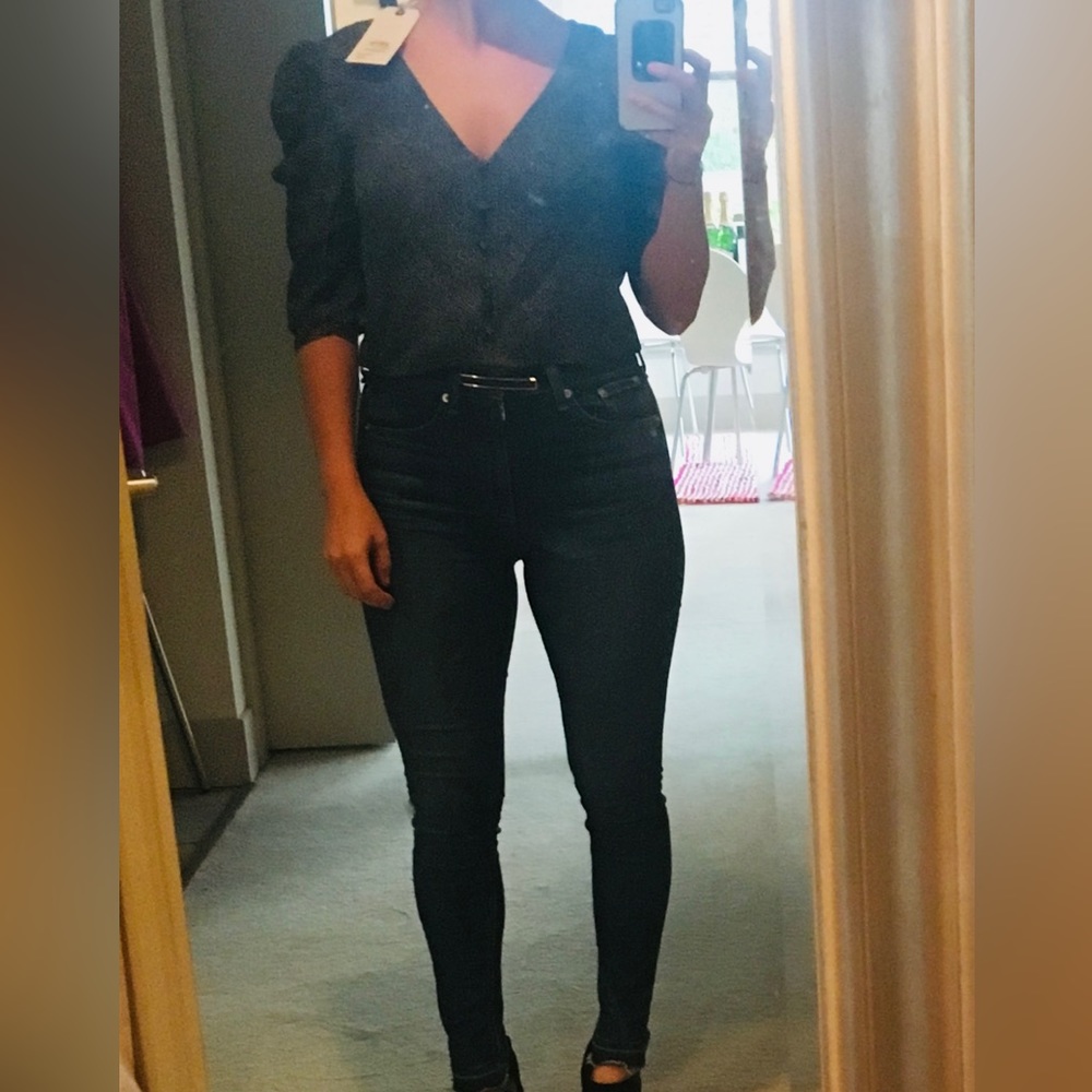 Super cute button up crop top. Sexy and cute